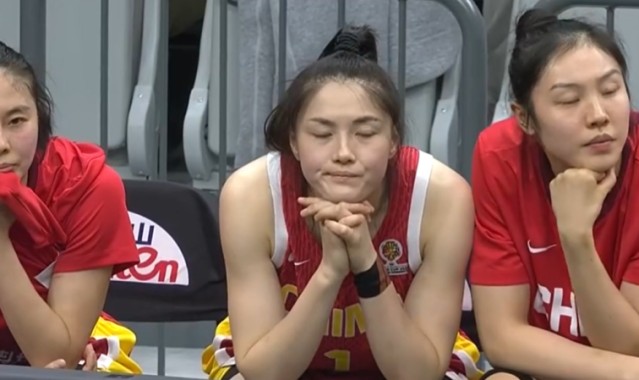 开云娱乐-中国女篮15分惨败原因曝光！4人表现拉胯，宫鲁鸣强推新人引争议