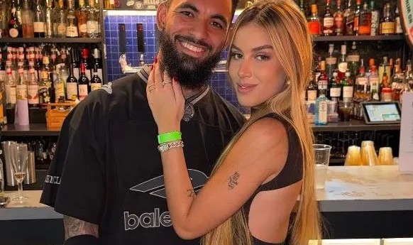 APP下载-💕埃杜19岁女儿与27岁道格拉斯·路易斯公开恋情，社媒甜蜜互动