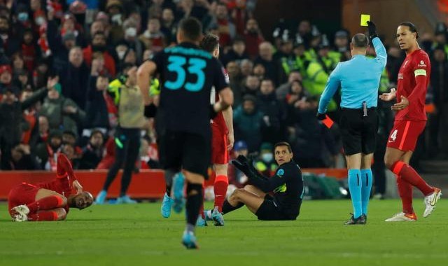 Kaiyun sports-名宿：裁判无视物理定律 罚下桑切斯毁了比赛