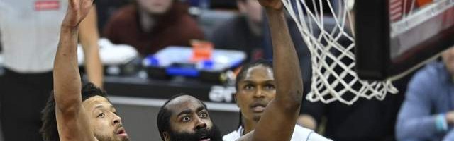 官方网站-爆大冷！骑士掀翻东部第一：全场起立欢呼，哈登压制康宁汉姆